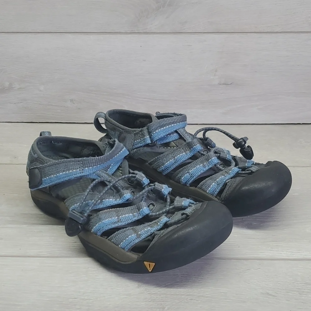Keen Boys Kids Outdoor Sandals Fisherman Hiking Shoes sz 4